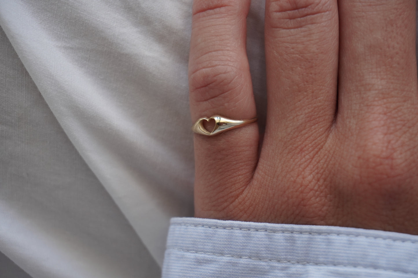 Classic heart ring