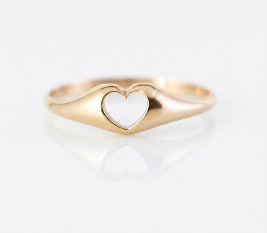 Classic heart ring